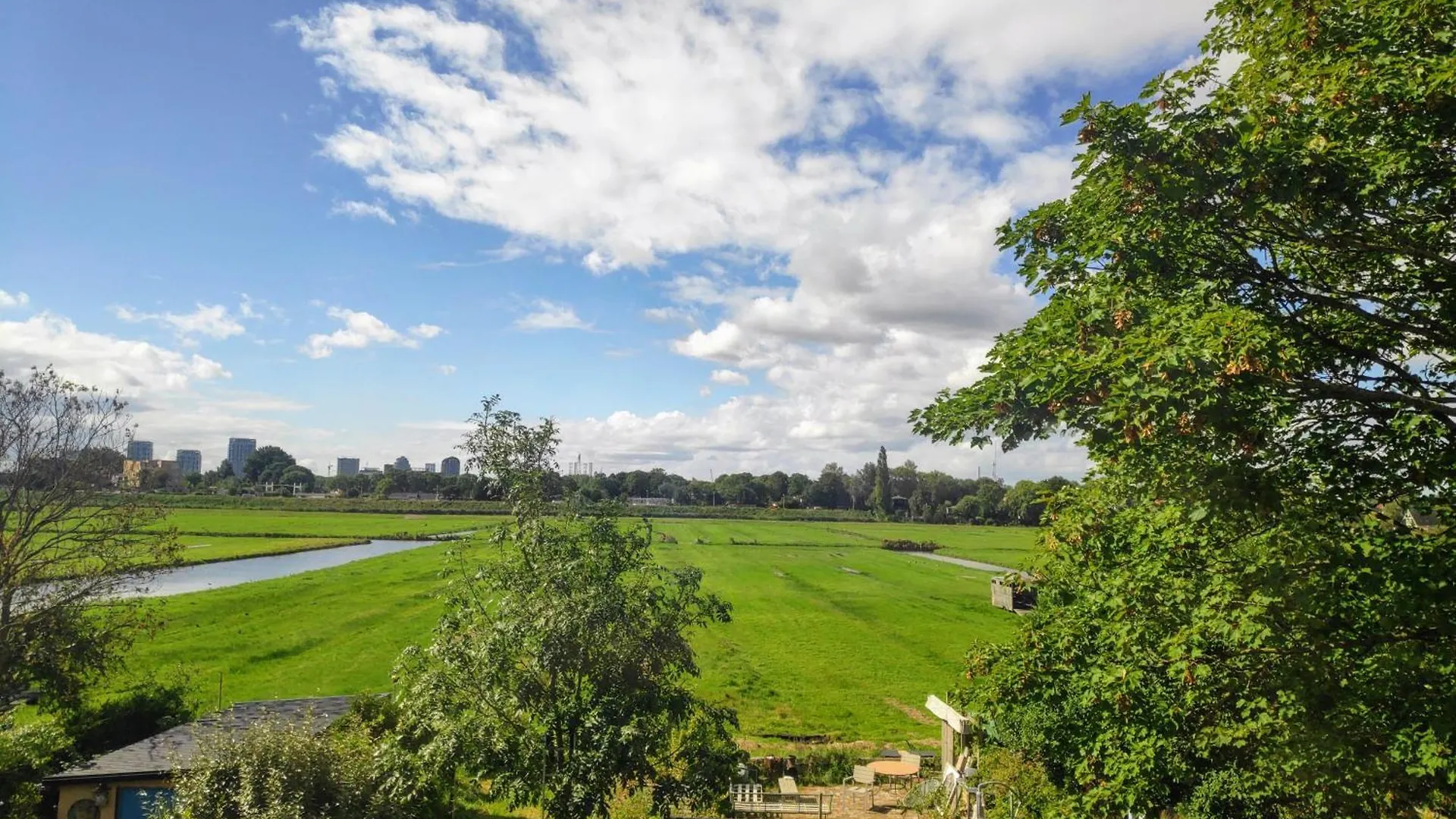 Aparthotel Meadowview Private Apartment 20 Minutes From City Centre Amsterdam